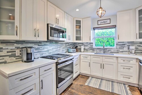 1 Mi to Pompano Beach: Vacation Rental w/ Pool!