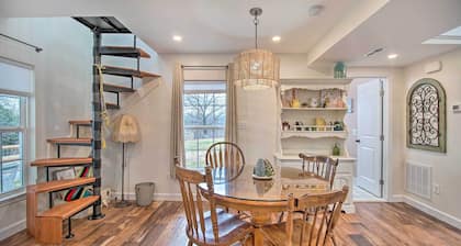 Sunny Front Royal Vacation Rental w/ Hot Tub!