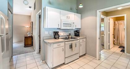 4 Mi to Beaches: Home w/ Lanai & Yard in Venice!