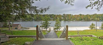 15 Mi to Camelback Ski Resort: Home w/ Deck!