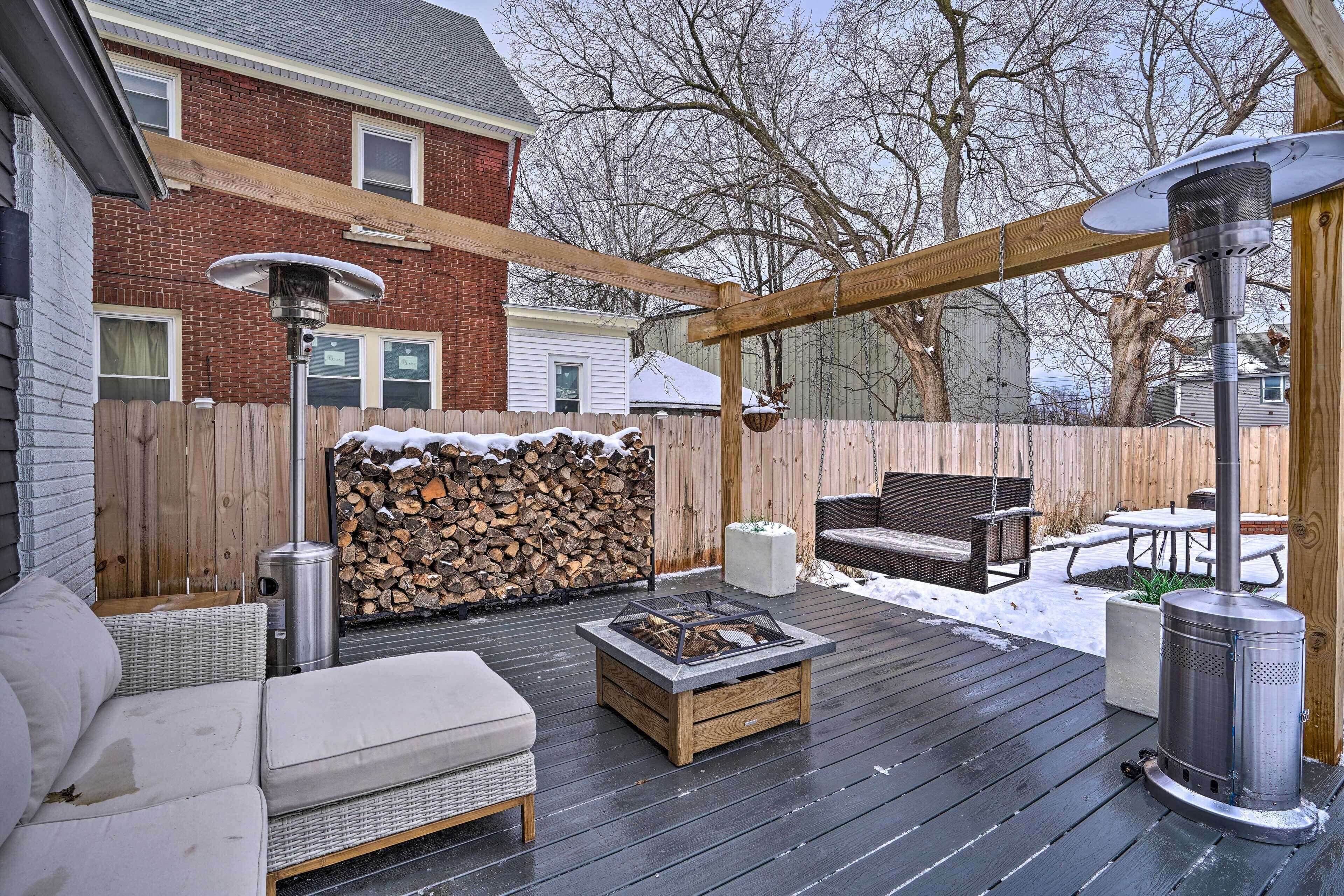 Charming Syracuse Apt w/ Private Deck & Fire Pit!