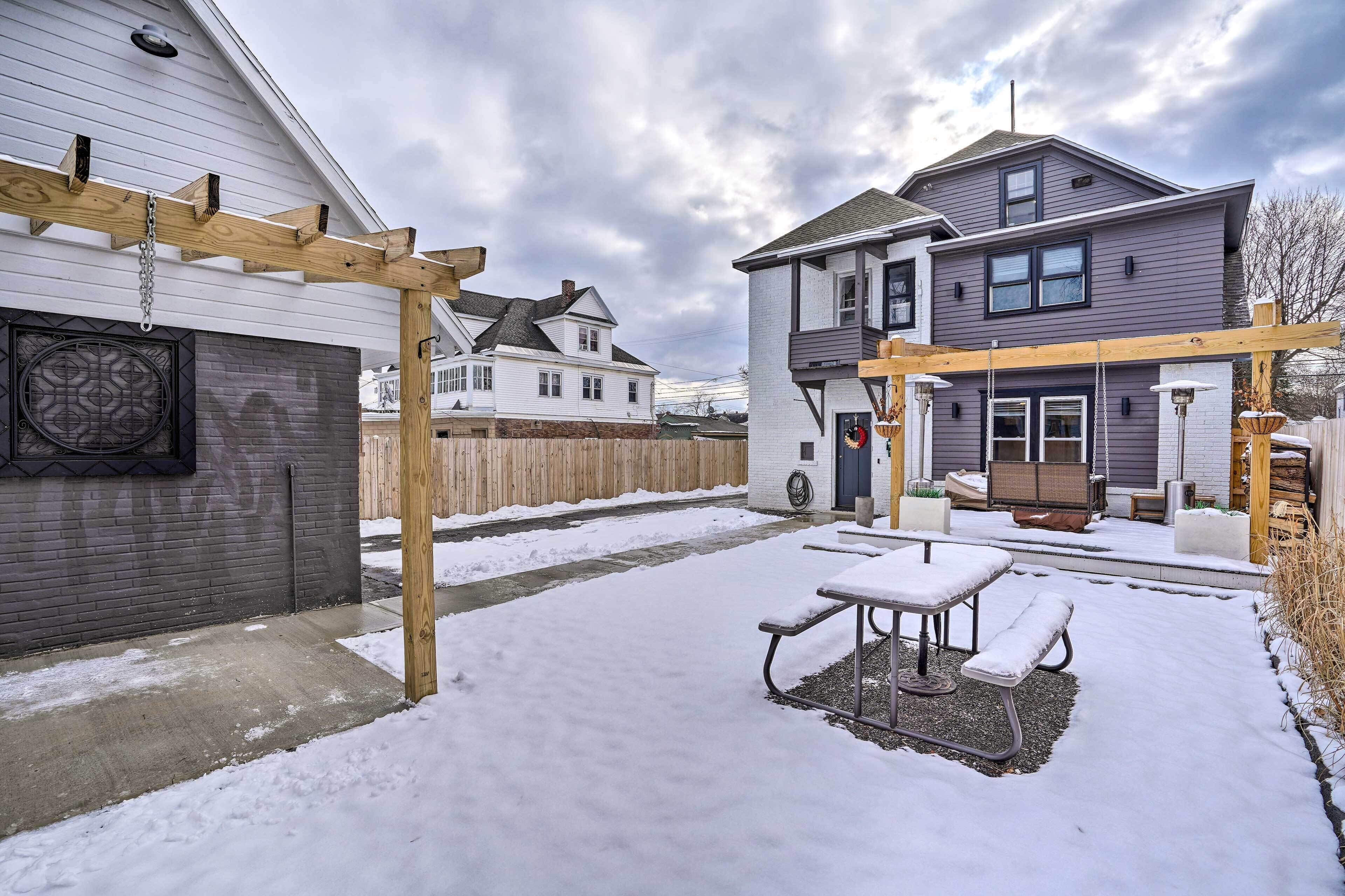 Charming Syracuse Apt w/ Private Deck & Fire Pit!