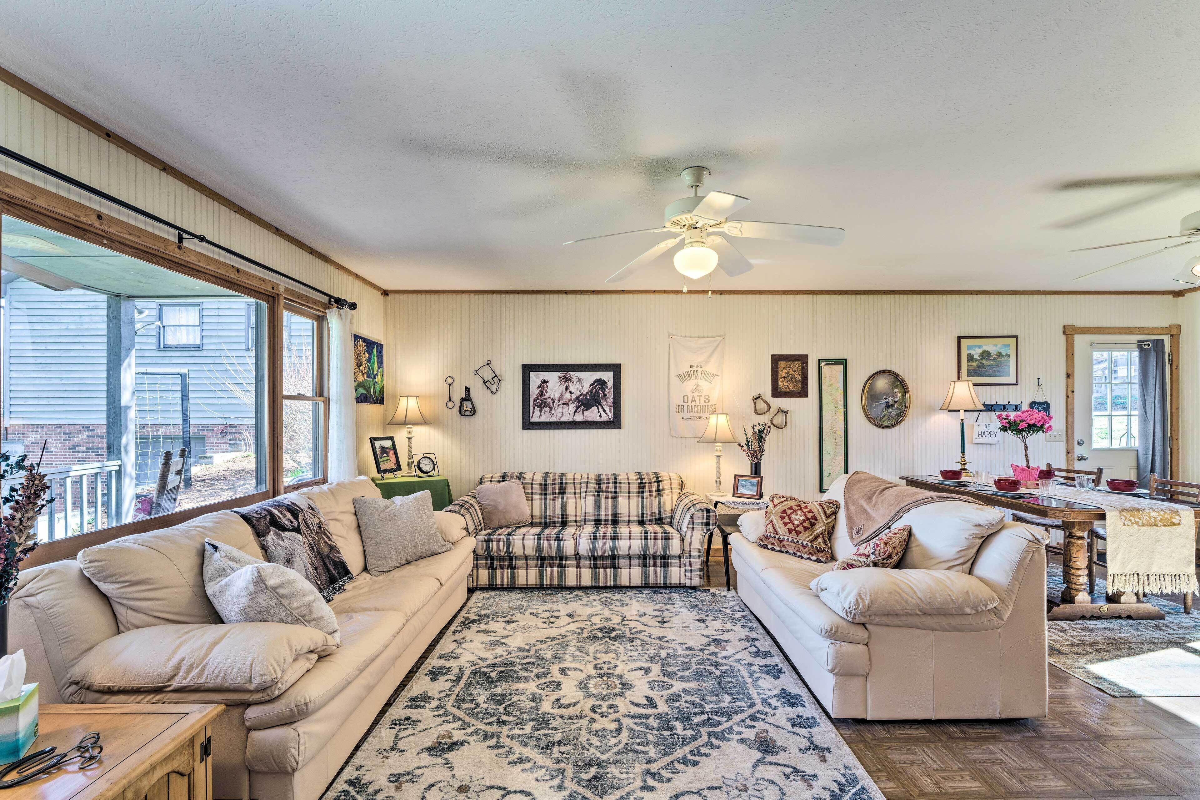 Cabin at Lambfarm Horses w/ Fire Pit + Deck