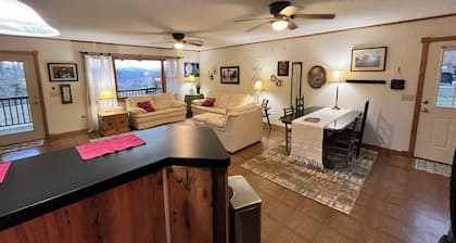 5 Mi to Downtown Morganton: Cabin on Horse Farm