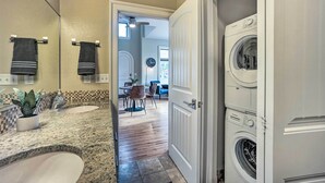 Interior - Charming Fort Collins Home - Walk to Old Town (Fort Collins)