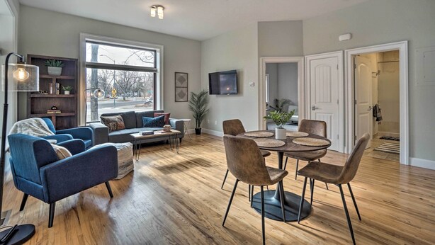 Living area - Charming Fort Collins Home - Walk to Old Town (Fort Collins)