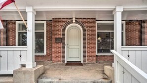 Exterior detail - Charming Fort Collins Home - Walk to Old Town (Fort Collins)