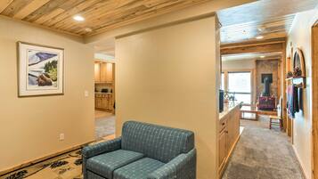 Apartment (1 Bedroom) | Interior