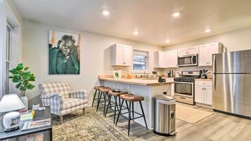 House (2 Bedrooms) | Private kitchen | Oven, stovetop, dishwasher, blender