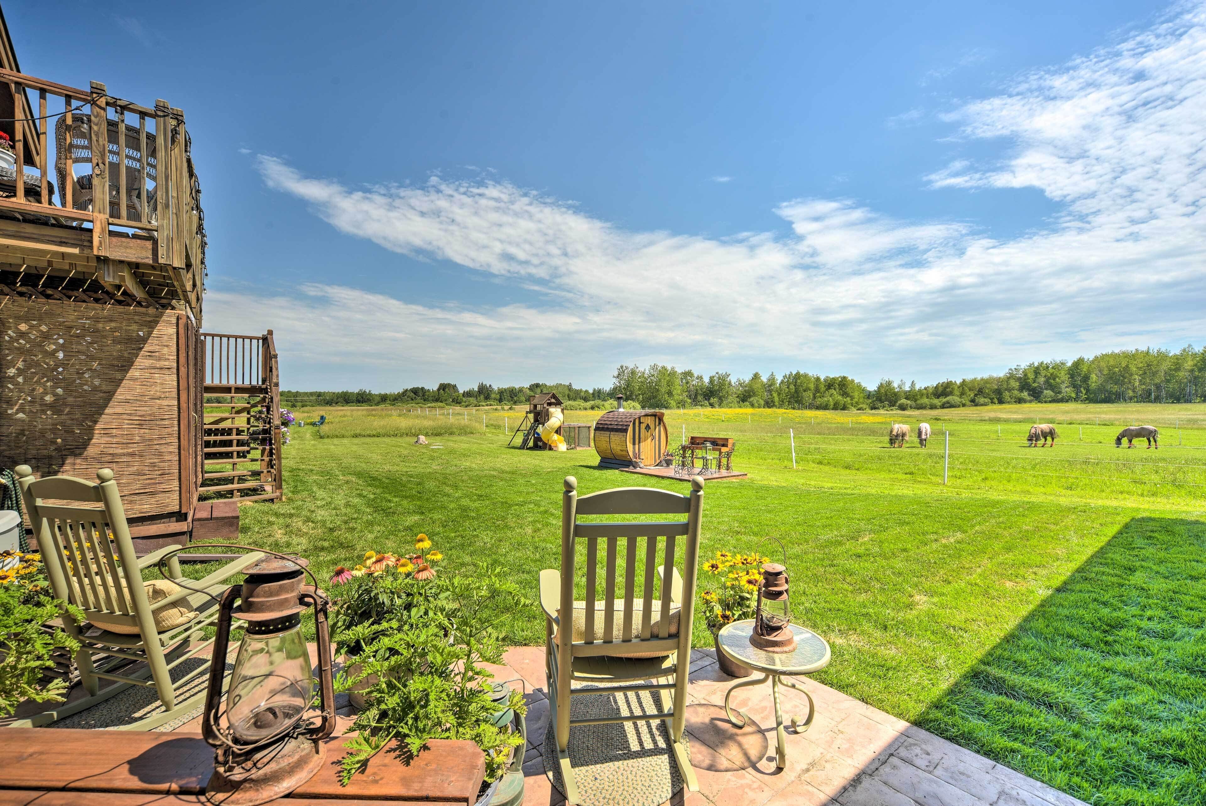 Duluth Apt w/ Fire Pit on Working Horse Farm!