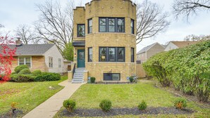 Interior - Family Apartment w/ Deck + Yard Near Northwestern (Evanston)