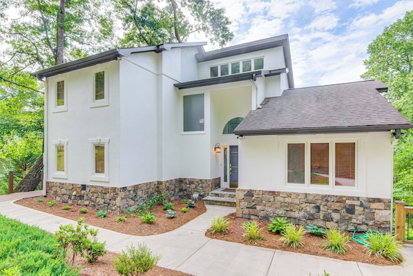 House (5 Bedrooms) | Front of property