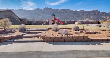 Moab Retreat: 10 Mi to Arches National Park!