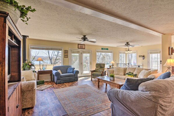 House (3 Bedrooms) | Interior - Lakefront Table Rock Getaway w/ Private Swim Dock! (Golden)