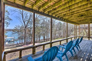 Interior - Lakefront Table Rock Getaway w/ Private Swim Dock! (Golden)