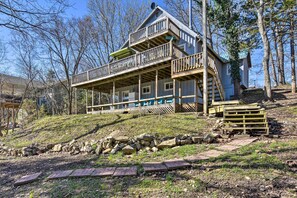 House (3 Bedrooms) | Interior - Lakefront Table Rock Getaway w/ Private Swim Dock! (Golden)