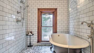 House (3 Bedrooms) | Bathroom