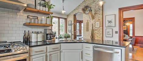 House (3 Bedrooms) | Private kitchen | Microwave, oven, stovetop, dishwasher