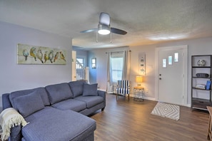 House (3 Bedrooms) | Interior - Lorain Lake Cottage < 1 Mi to Lake Erie Fun! (Lorain)