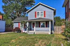 House (3 Bedrooms) | Interior - Lorain Lake Cottage < 1 Mi to Lake Erie Fun! (Lorain)