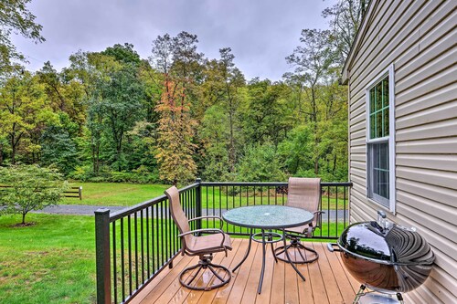 3 Mi to Blue Marsh Lake: Spacious Home w/ Deck