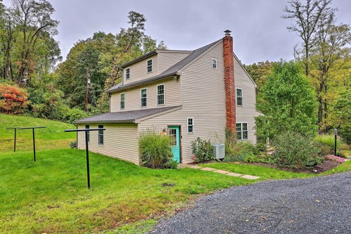 3 Mi to Blue Marsh Lake: Spacious Home w/ Deck
