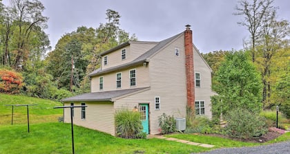 3 Mi to Blue Marsh Lake: Spacious Home w/ Deck