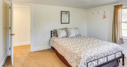 3 Mi to Blue Marsh Lake: Spacious Home w/ Deck