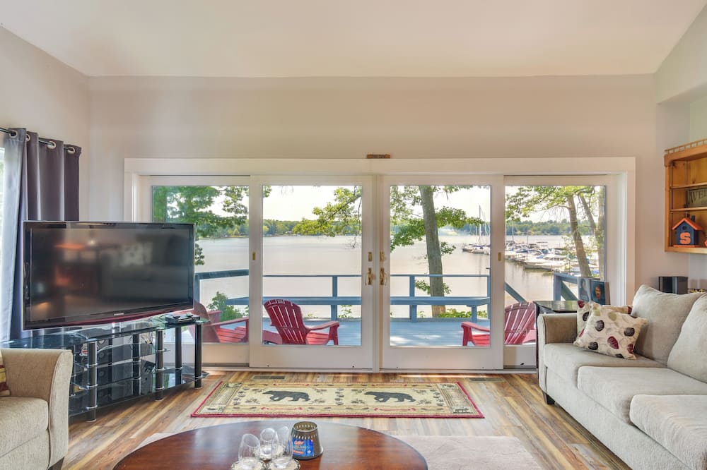 Waterfront Getaway on Sodus Bay: Prime Location! - Weedsport, NY