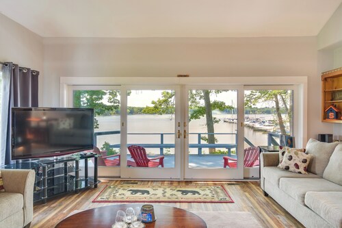 Waterfront Getaway on Sodus Bay: Prime Location!