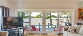 Waterfront Getaway on Sodus Bay: Prime Location!