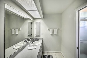 Interior - Breezy Cape Coral Oasis, Covered Lanai & BBQ (Cape Coral)