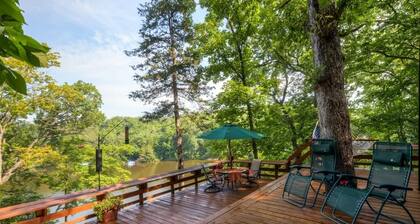 Quiet Lakefront Cottage With Dock & Resort Access!