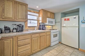 Interior - Jersey Apt - 1/2 Mi to Seaside Heights Beach (Seaside Heights)