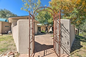 Interior - 'doc's Retreat' in Ruidoso Downs w/ Mtn Views (Ruidoso Downs)