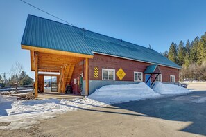 Apartment (1 Bedroom) | Interior - Private Hot Tub & Mtn Views: Garden Valley Apt! (Garden Valley)