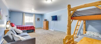 Private Hot Tub & Mtn Views: Garden Valley Apt!