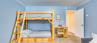 Private Hot Tub & Mtn Views: Garden Valley Apt!