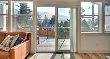 Stunning Stevenson Retreat w/ Mountain Views!