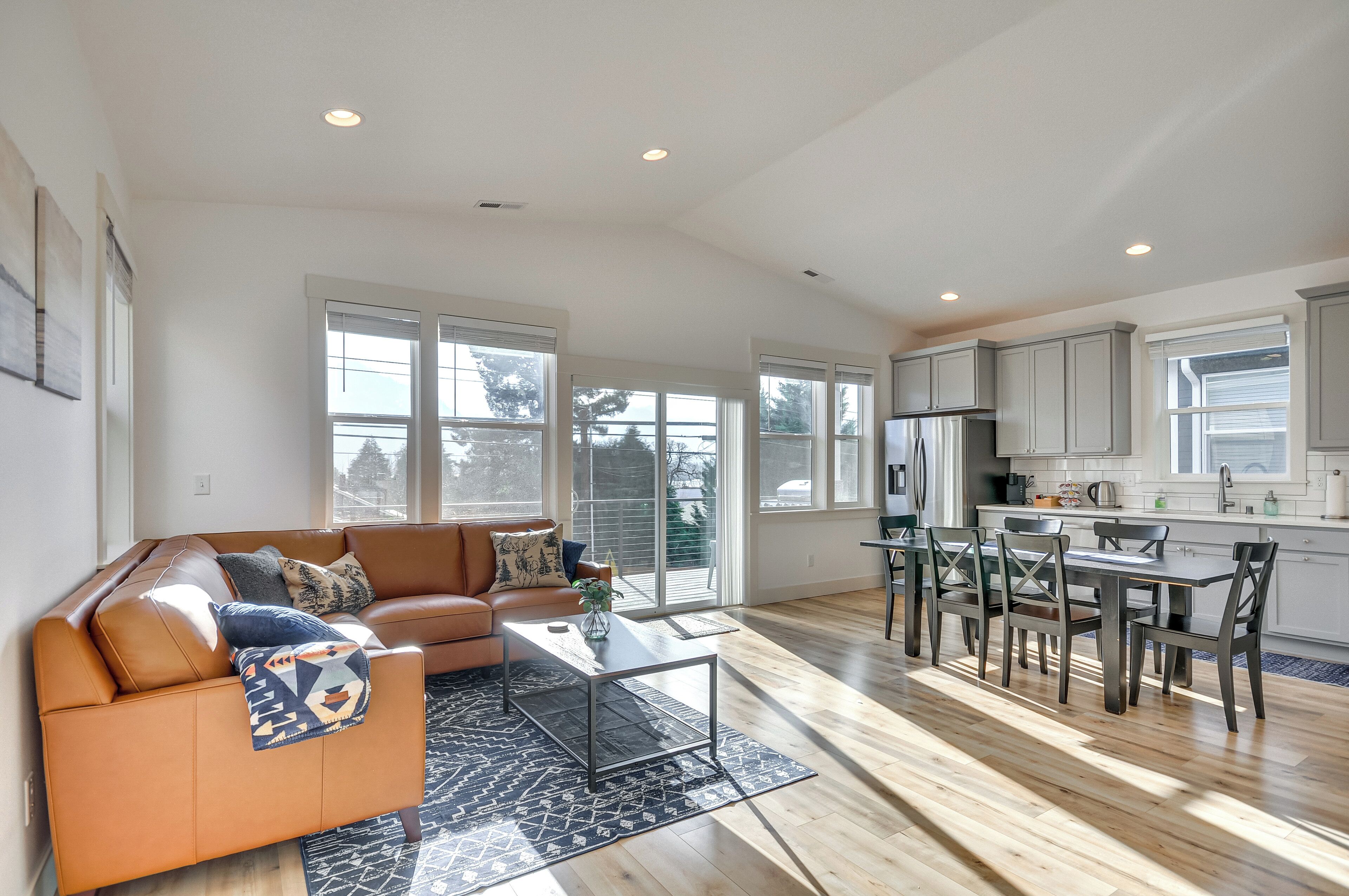 House (3 Bedrooms) | Living area | TV