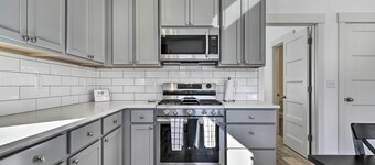 Stunning Stevenson Retreat w/ Mountain Views!