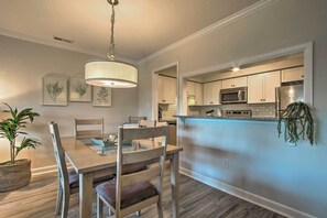 Apartment (3 Bedrooms) | Interior - 'sound of the Sea' Oak Island Condo w/ Pools! (Oak Island)