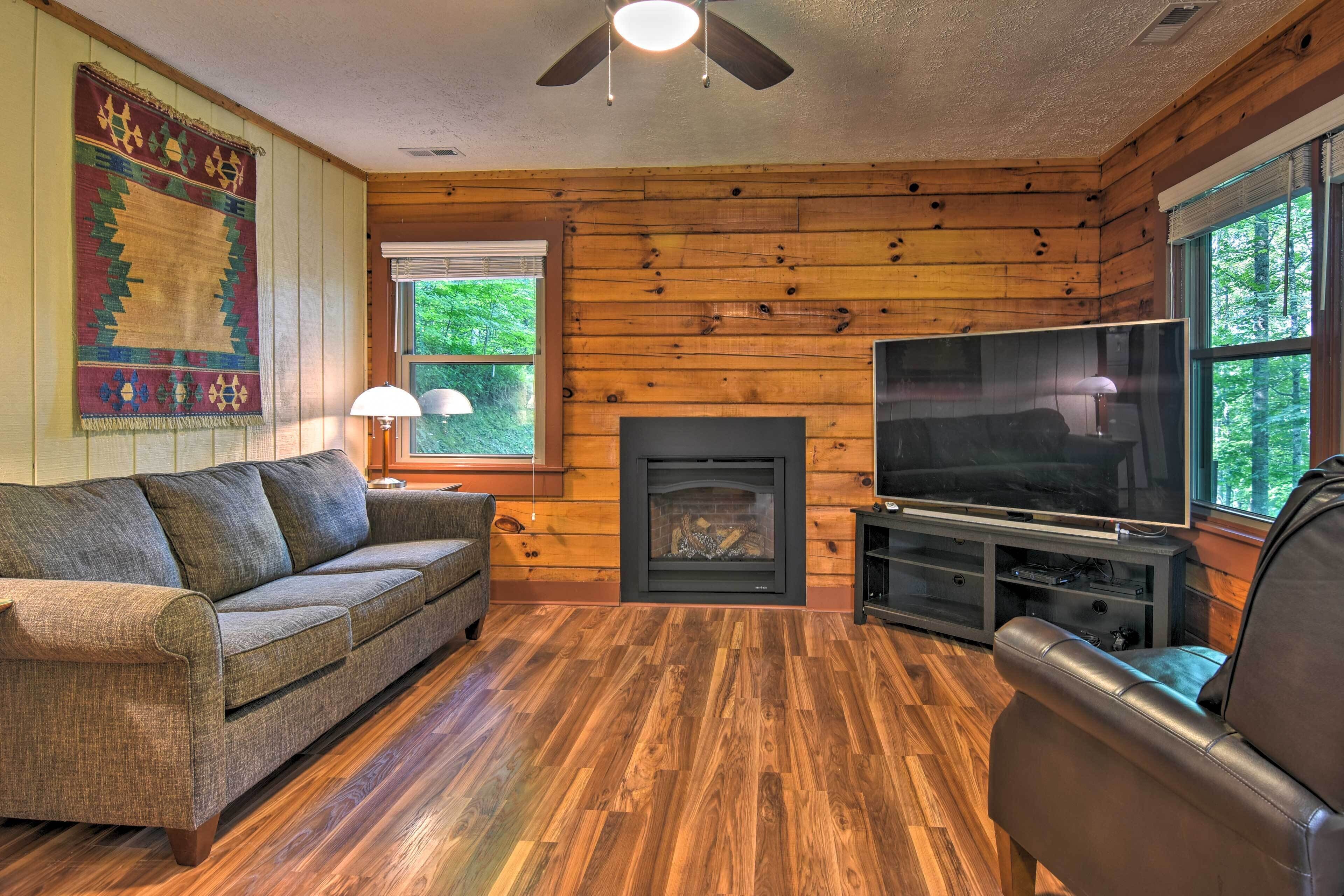 Clyde Cabin W/porch - Mins to Smoky Mountains