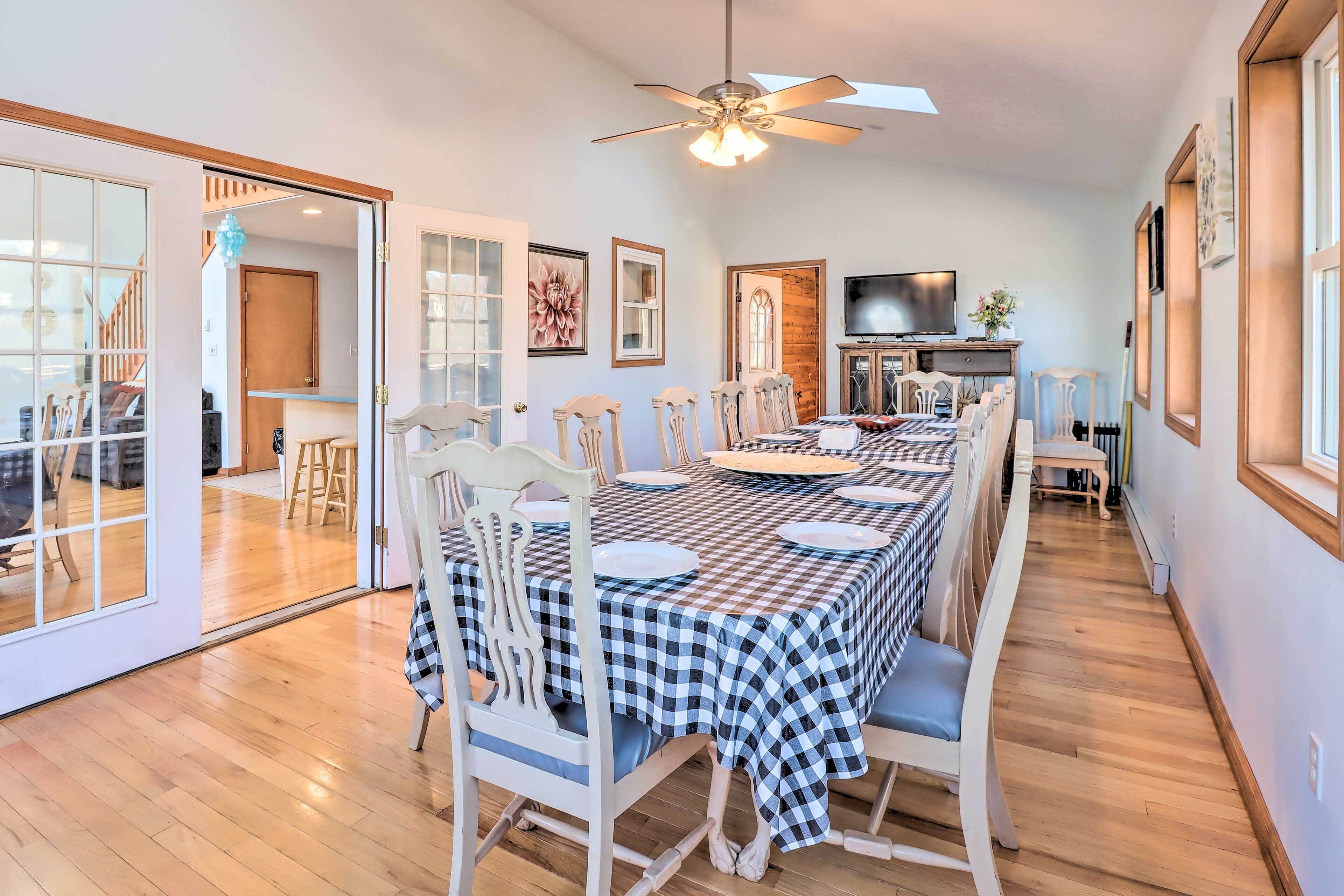 Lakefront Getaway 15 Mi to Jack Frost Slopes!