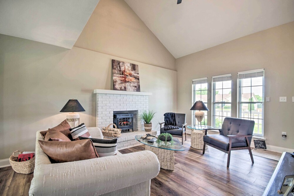 Stunning Townhome ~ 5 Mi to Dtwn Columbia!