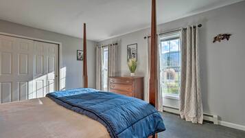 Rumah (4 Bedrooms) | 4 kamar tidur, setrika/meja setrika, dan seprai linen