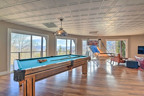 Scenic Pet-friendly House w/ Private Hot Tub!