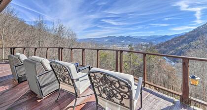 Scenic Pet-friendly House w/ Private Hot Tub!