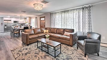 House (4 Bedrooms) | Front of property