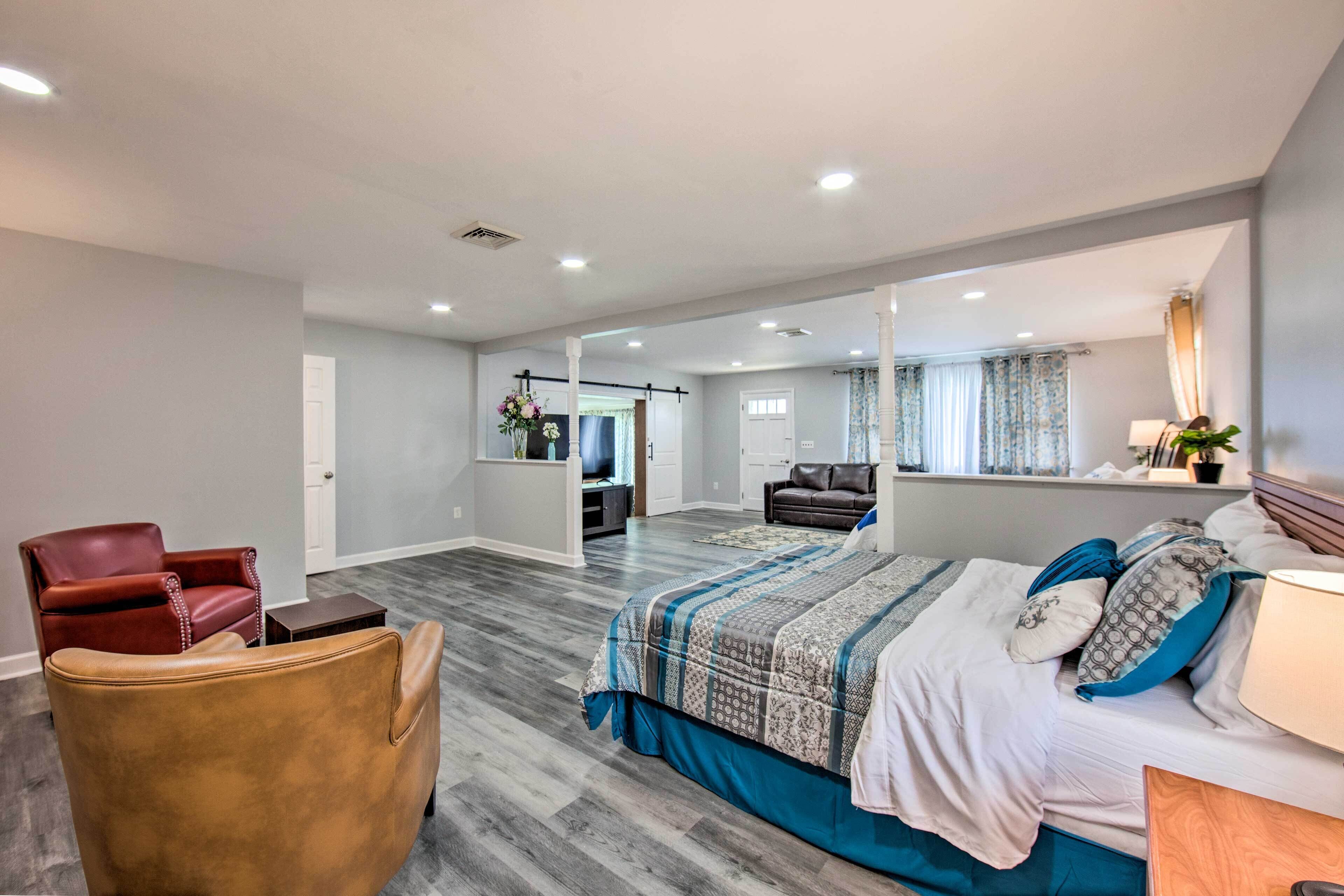 Hideaway in Hershey by the Railroad w/ Backyard!